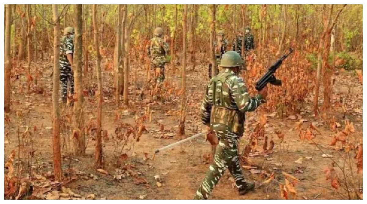 Photo of छत्तीसगढ़ के बस्तर में सुरक्षाकर्मियों ने 12 नक्सलियों को किया ढेर, ऑपरेशन जारी