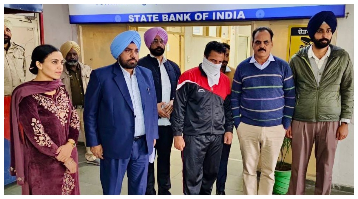 Photo of विजिलेंस ब्यूरो ने 50,000 रुपए रिश्वत लेते हुए हवलदार को किया गिरफ्तार