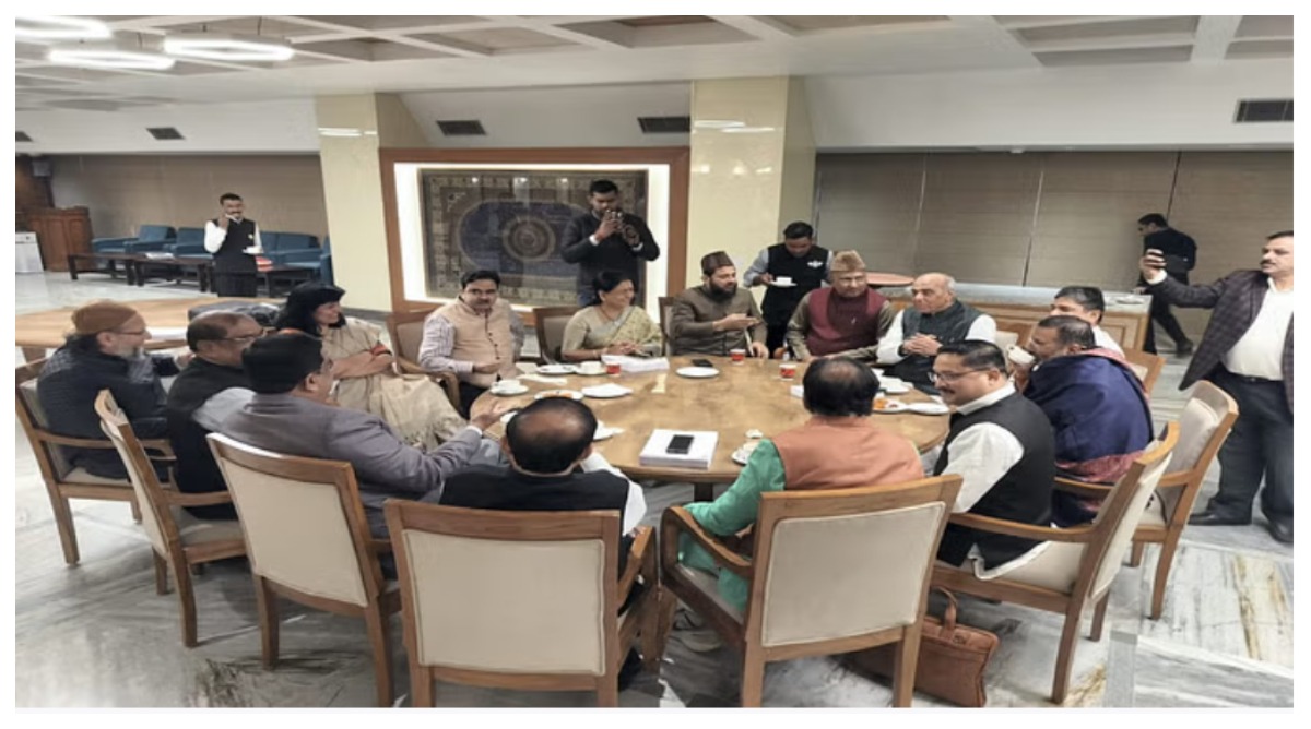 Photo of Waqf Bill : JPC ने संशोधित विधेयक और ड्राफ्ट रिपोर्ट किया स्वीकार, अध्यक्ष बोले – ‘कल स्पीकर के सामने करेंगे पेश’