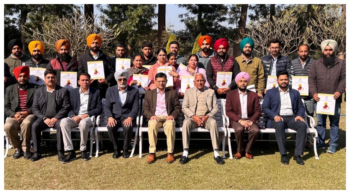 Photo of बरिंदर कुमार गोयल ने भूमि और जल संरक्षण विभाग के 21 नए नियुक्त उम्मीदवारों को सौंपे नियुक्ति पत्र