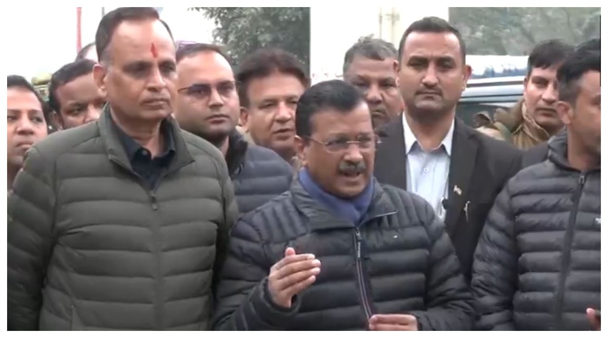 Photo of केजरीवाल ने बीजेपी पर साधा निशाना, कहा – ‘वे झुग्गी वालों को कीड़े-मकोड़े समझते हैं’