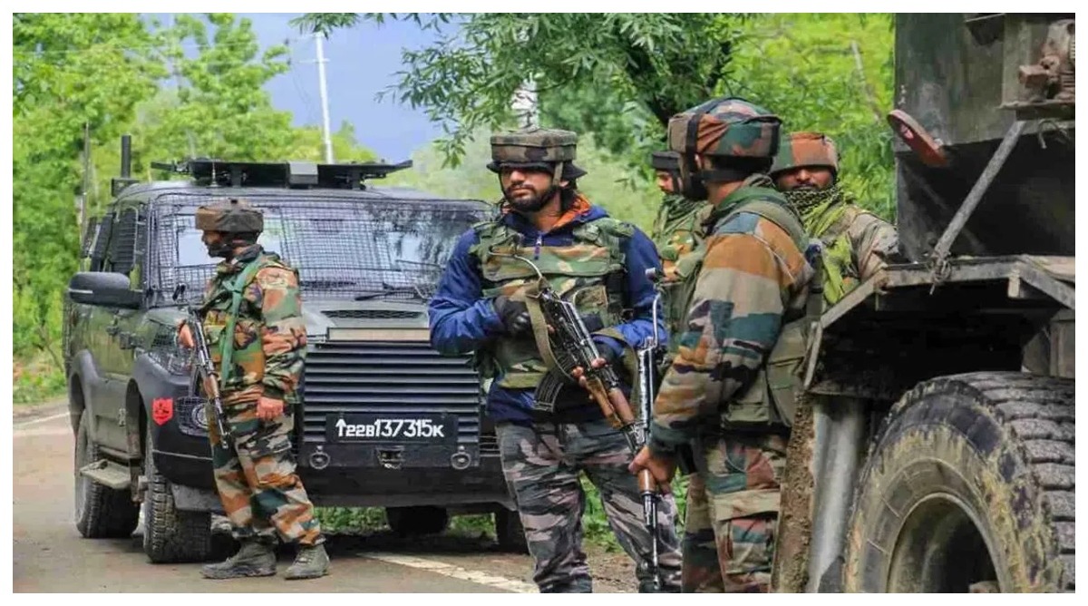 Photo of जम्मू – कश्मीर के सोपोर में सुरक्षाबलों और आतंकियों के बीच मुठभेड़, सर्च ऑपरेशन जारी