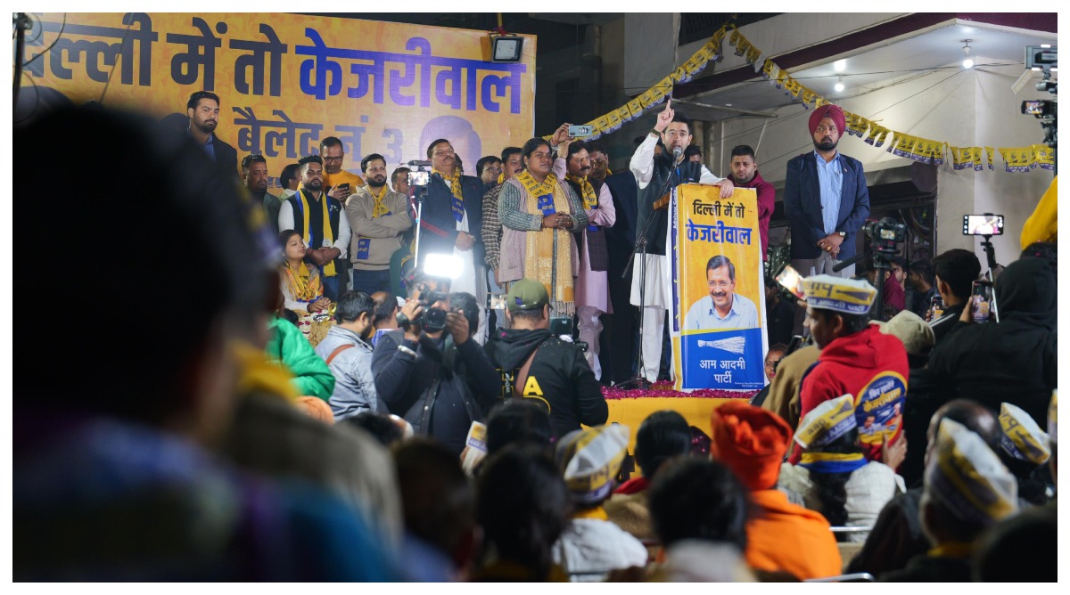 Photo of रोहतास नगर जनसभा में सांसद राघव चड्ढा की अपील, “झाड़ू का बटन दबाओ, हर महीने 25 हजार रुपये बचाओ”