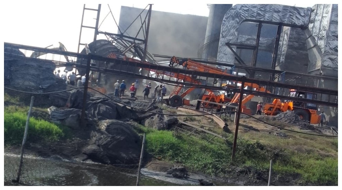 Photo of निर्माणाधीन प्लांट की चिमनी गिरने से 25 से ज्यादा लोग दबे, राहत-बचाव कार्य में जुटी पुलिस