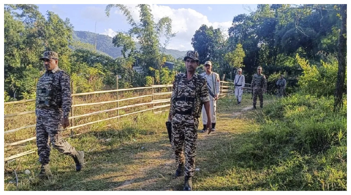 Photo of मणिपुर में सुरक्षाबलों ने चलाया सर्च अभियान, फायर आर्म्स, AK-56 समेत बड़ी संख्या में हथियार बरामद