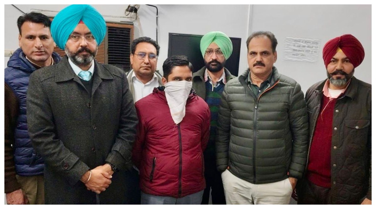 Photo of तहसीलदार के नाम पर 11,000 रुपए रिश्वत लेते वसीका नवीस रंगे हाथ गिरफ्तार