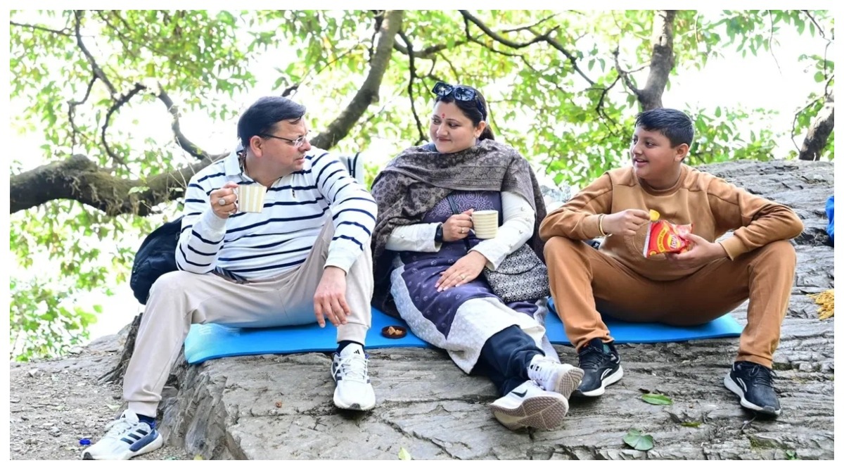 Photo of परिवार के साथ घूमते दिखे CM धामी, ट्रैकिंग का उठाया लुत्फ