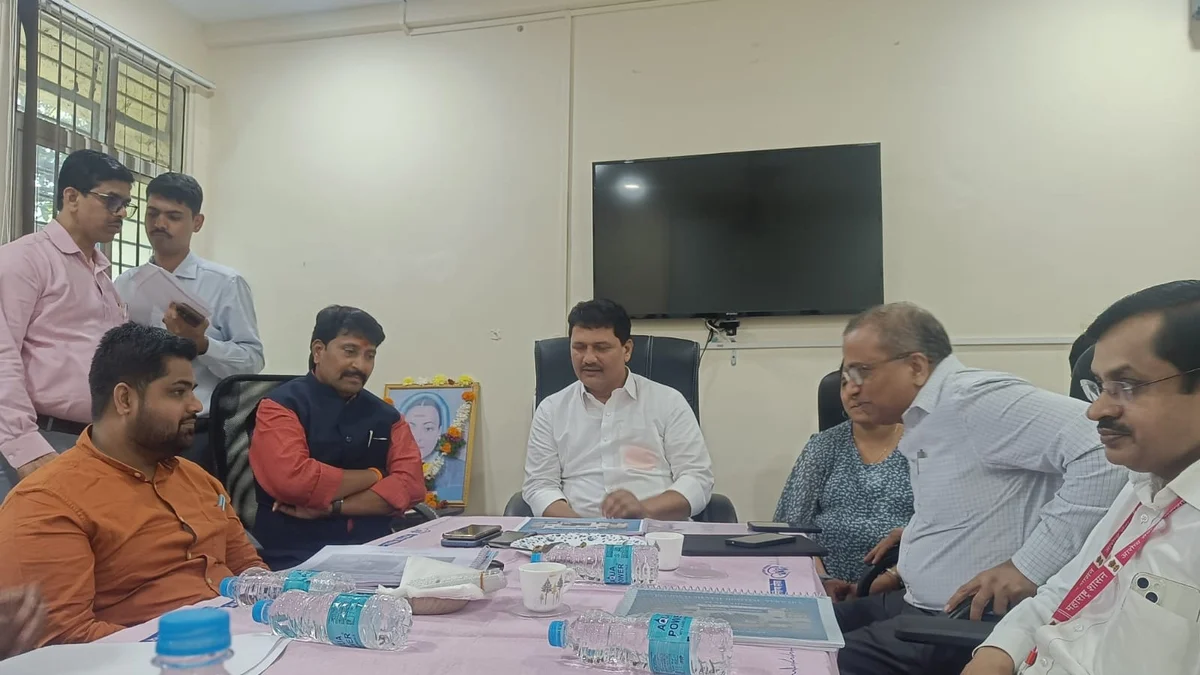 Photo of HMP वायरस को लेकर महाराष्ट्र सरकार अलर्ट, स्वास्थ्य मंत्री प्रकाश अबिटकर ने बुलाई मीटिंग