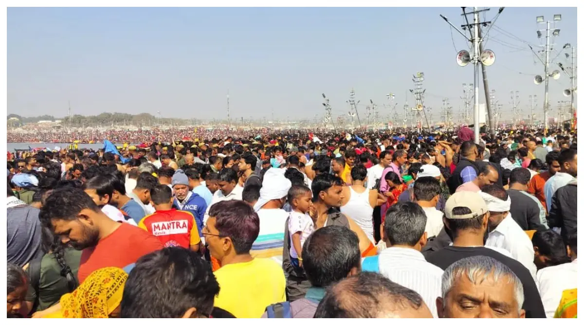 Photo of महाशिवरात्रि से पहले उमड़ा श्रद्धालुओं का जन सैलाब, ट्रैफिक संभालने के लिए प्रयागराज भेजे गए IPS अधिकारी