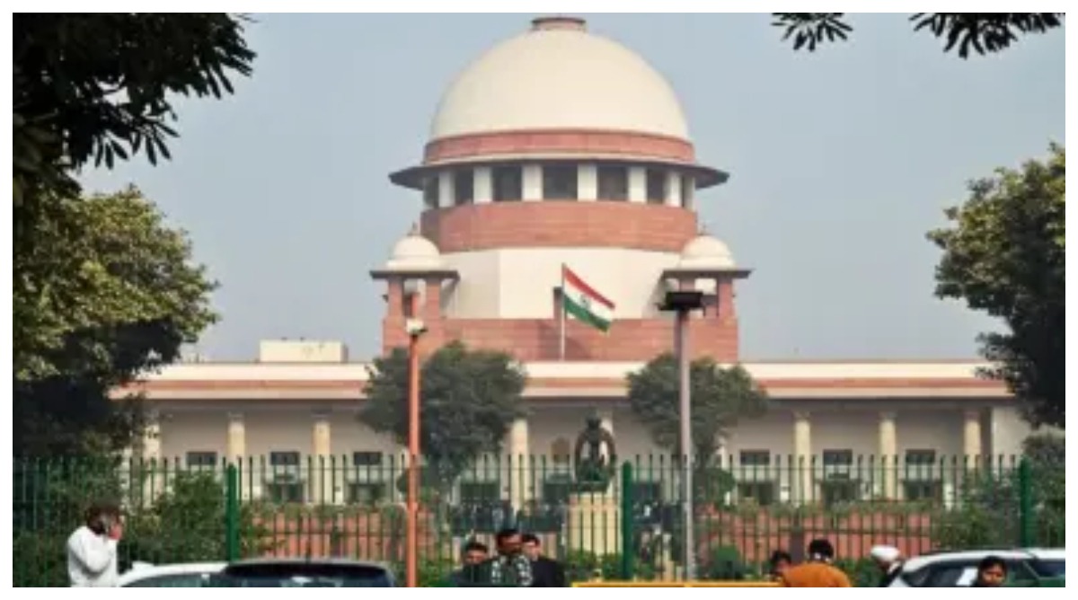 Photo of असम सरकार को SC ने लगाई फटकार, कहा- अनिश्चित काल तक हिरासत केंद्रों में…