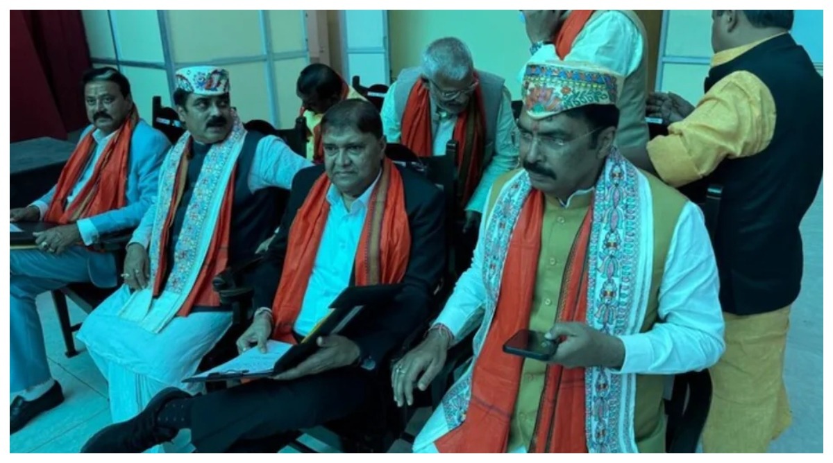 Photo of नीतीश कैबिनेट का विस्तार, 7 विधायकों ने ली मंत्री पद की शपथ