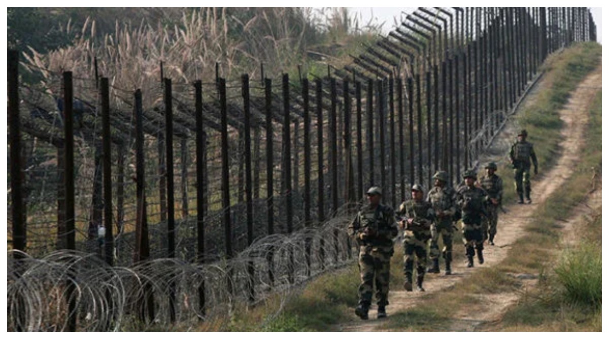 Photo of LoC के पास गश्त कर रहे भारतीय सैनिकों पर पाकिस्तानी क्षेत्र से की गई फायरिंग, मिला मुंहतोड़ जवाब