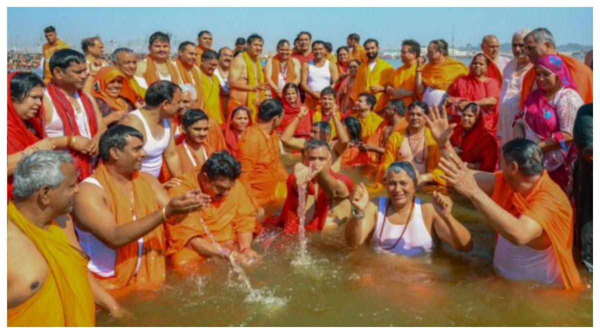 Photo of राजस्थान कैबिनेट ने महाकुंभ में लगाई आस्था की डुबकी, सीएम ने देवस्थानों को लेकर लिए कई फैसले