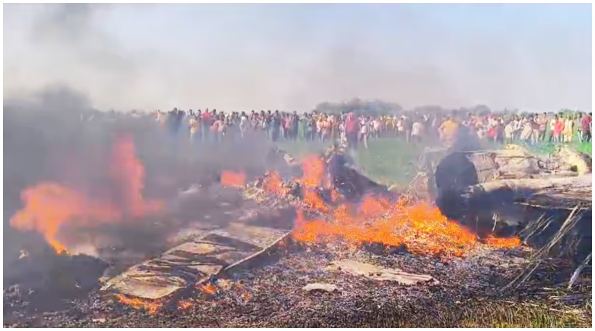 Photo of शिवपुरी में भारतीय वायुसेना का लड़ाकू विमान हुआ क्रैश, खेत में गिरते ही लगी आग, दोनों पायलट सुरक्षित