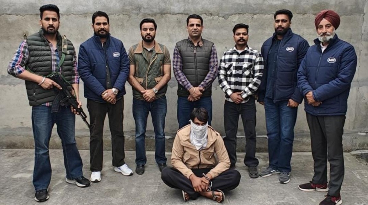 Photo of पंजाब पुलिस की ए.जी.टी.एफ द्वारा आतंकवादी लखबीर लंडा का सहयोगी गिरफ्तार; एक पिस्तौल बरामद