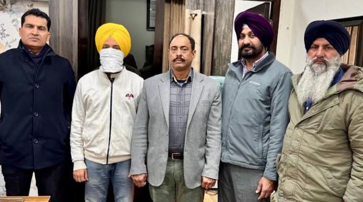 Photo of 30,000 रुपये रिश्वत लेने के आरोप में फरार सहायक श्रम आयुक्त विजिलेंस ब्यूरो द्वारा गिरफ्तार