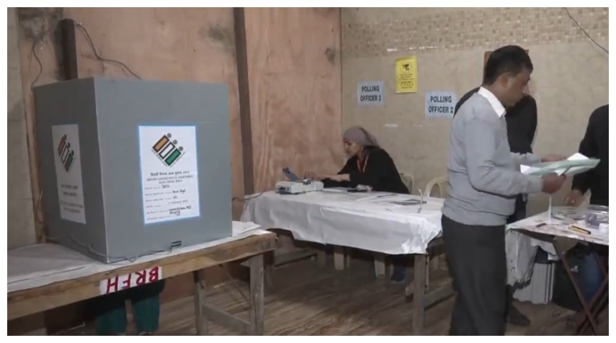 Photo of Delhi Assembly election 2025 Live : दिल्ली विधानसभा चुनाव के लिए वोटिंग जारी, दोपहर तीन बजे तक 46.55 प्रतिशत मतदान दर्ज