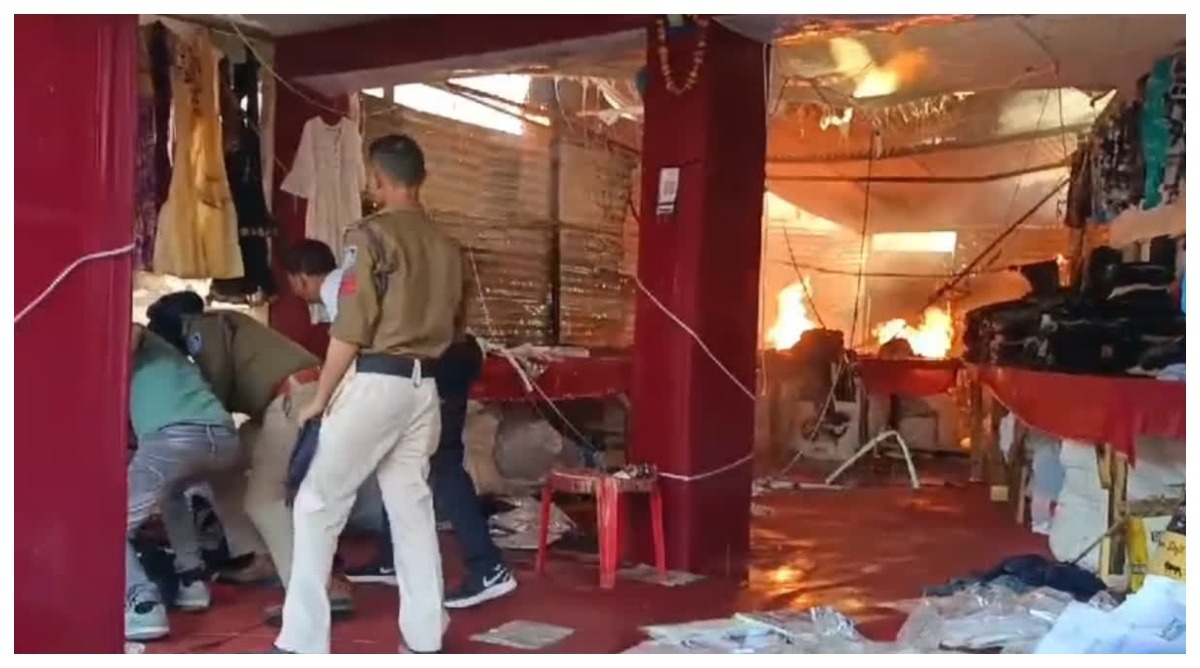 Photo of ग्वालियर व्यापार मेले में लगी आग, करोड़ों का माल जलकर हुआ खाक