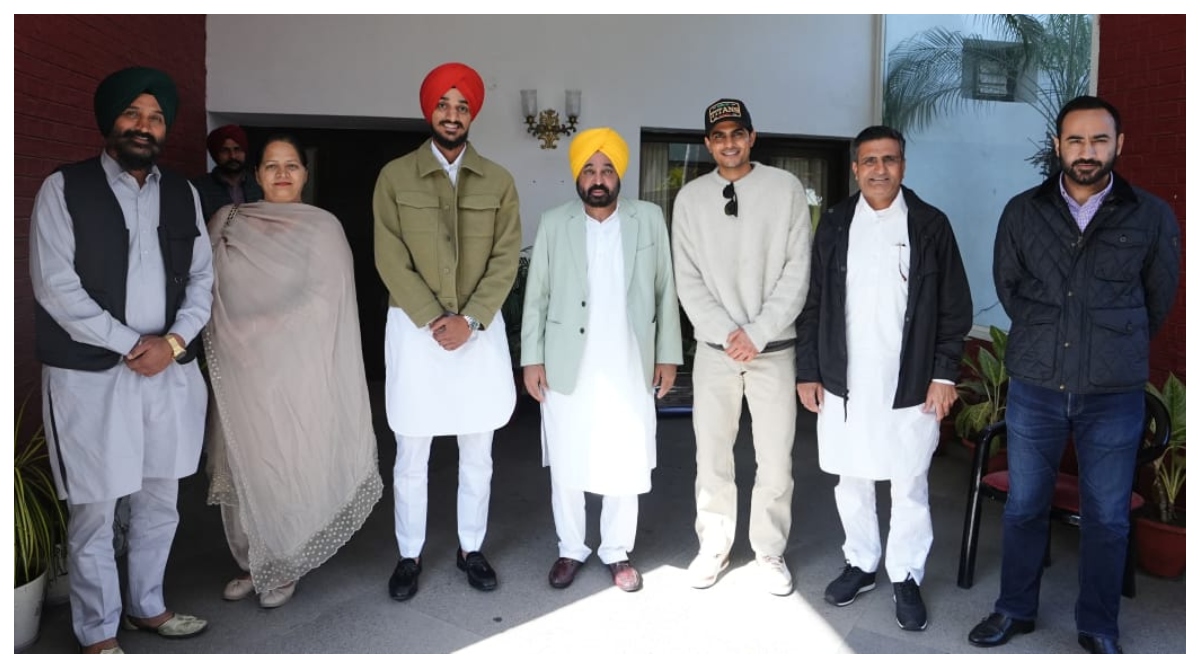 Photo of मुख्यमंत्री ने शुभमन गिल और अर्शदीप सिंह को चैंपियन ट्रॉफी के लिए दी शुभकामनाएं