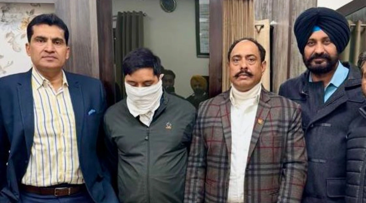 Photo of 8000 रुपये रिश्वत लेते नायब तहसीलदार का रीडर विजिलेंस ब्यूरो द्वारा रंगे हाथों काबू