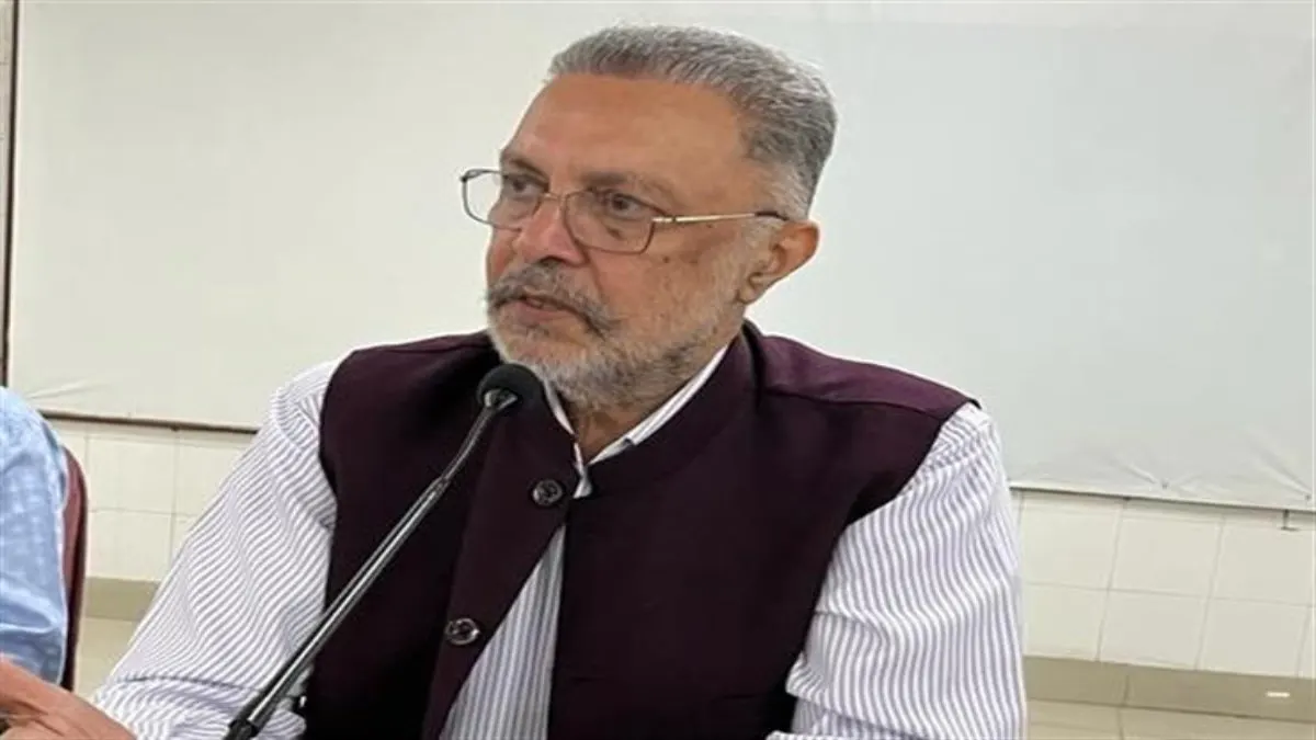 Photo of मोबाइल स्वास्थ्य टीमें नियमित रूप से सरकारी स्कूलों और आंगनवाड़ियों का दौरा कर बच्चों की जांच कर रही हैं : डॉ. बलबीर सिंह