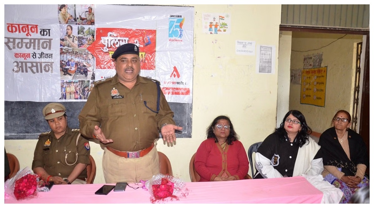 Photo of ASP ने ‘चुप्पी तोड़ो, खुलकर बोलो’ का लगाया नारा, छात्राओं से कहा- किसी भी परिस्थिति में घबराएं नहीं