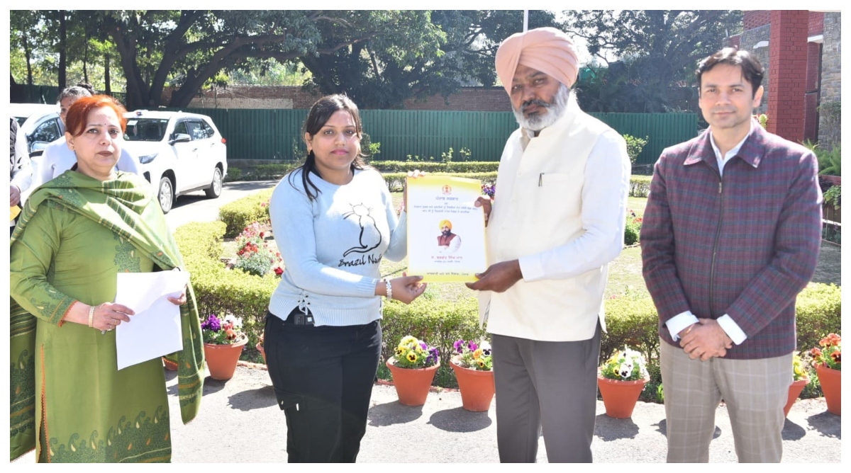 Photo of Punjab : वित्त मंत्री हरपाल सिंह चीमा ने भर्ती हुए 8 कर्मचारियों को नियुक्ति पत्र सौंपे