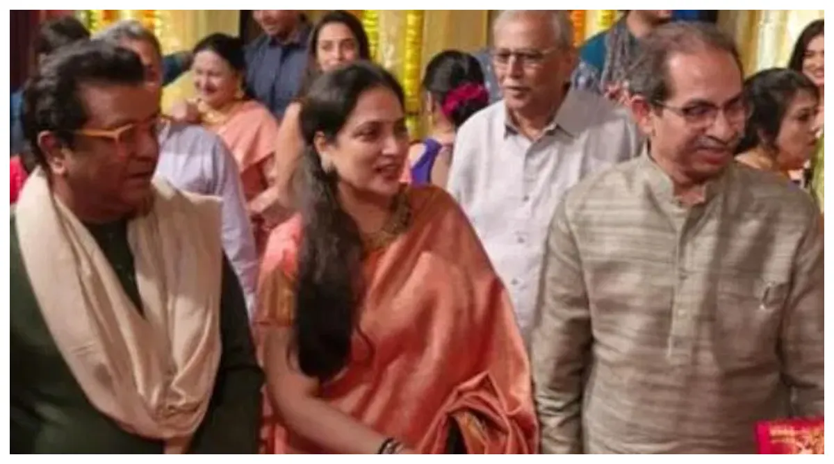 Photo of राज और उद्धव ठाकरे की एक शादी समारोह में हुई मुलाकात, बीएमसी चुनाव से पहले राजनीतिक अटकलें तेज