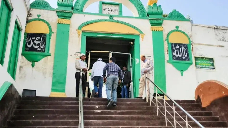 Photo of शाही जामा मस्जिद मामले में HC का बड़ा फैसला, कोर्ट ने सिर्फ सफाई कराने की दी अनुमति