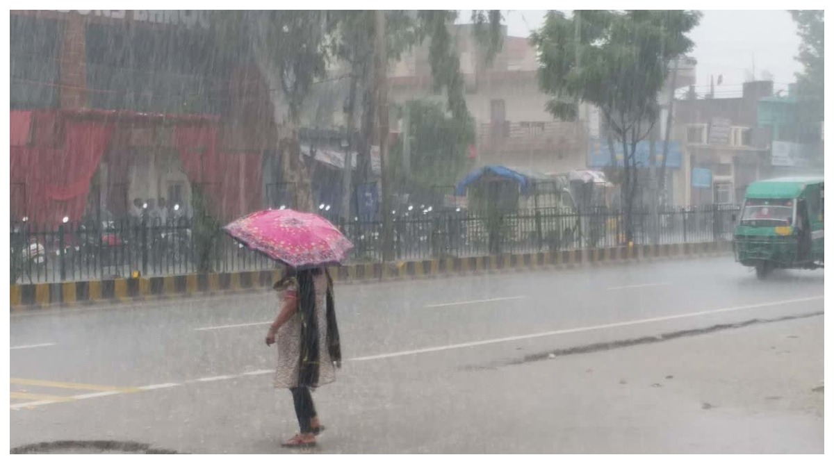 Photo of उत्तर प्रदेश में मौसम विभाग ने जारी किया बारिश का अलर्ट, जानें आज कैसा रहेगा मौसम?