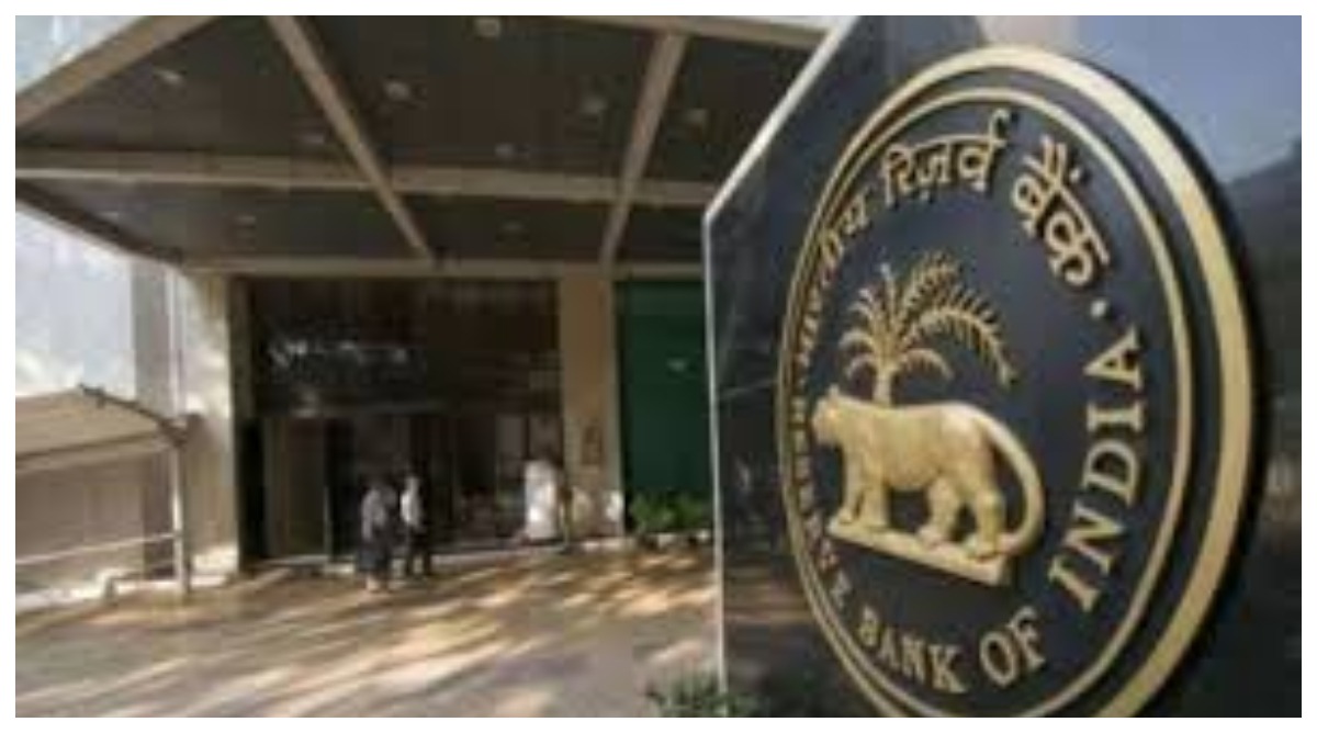 Photo of महंगे EMI से मिलेगी राहत, RBI ने रेपो रेट में की एक चौथाई फीसदी की कटौती