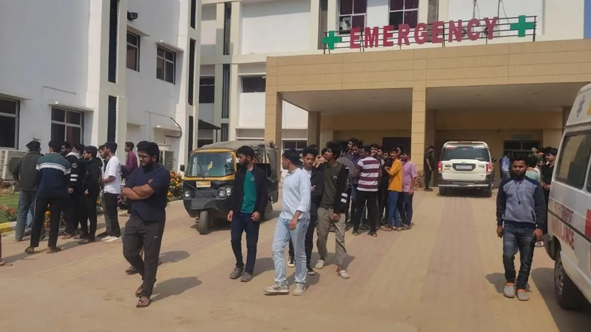 Photo of IIT पटना में छात्र ने की खुदकुशी, पहले काटी हाथ की नस, फिर लगा दी इमारत से छलांग