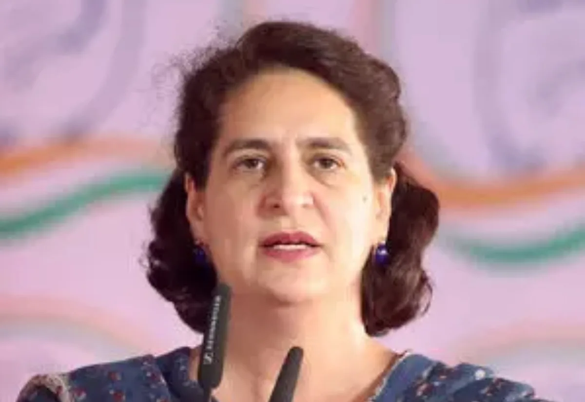Photo of प्रियंका गांधी के काफिले को रोकने के आरोप में यूट्यूबर गिरफ्तार, मामले की जांच जारी