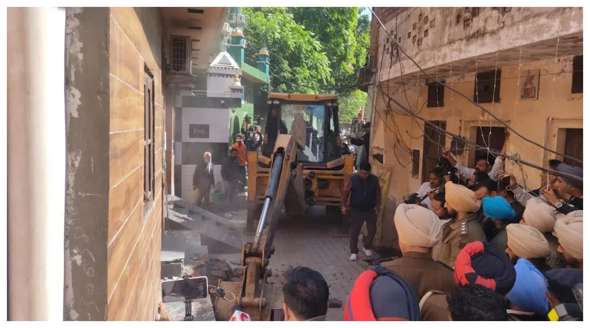 Photo of जालंधर और मंडी गोबिंदगढ़ में नशा तस्कर के घर पर चला पीला पंजा