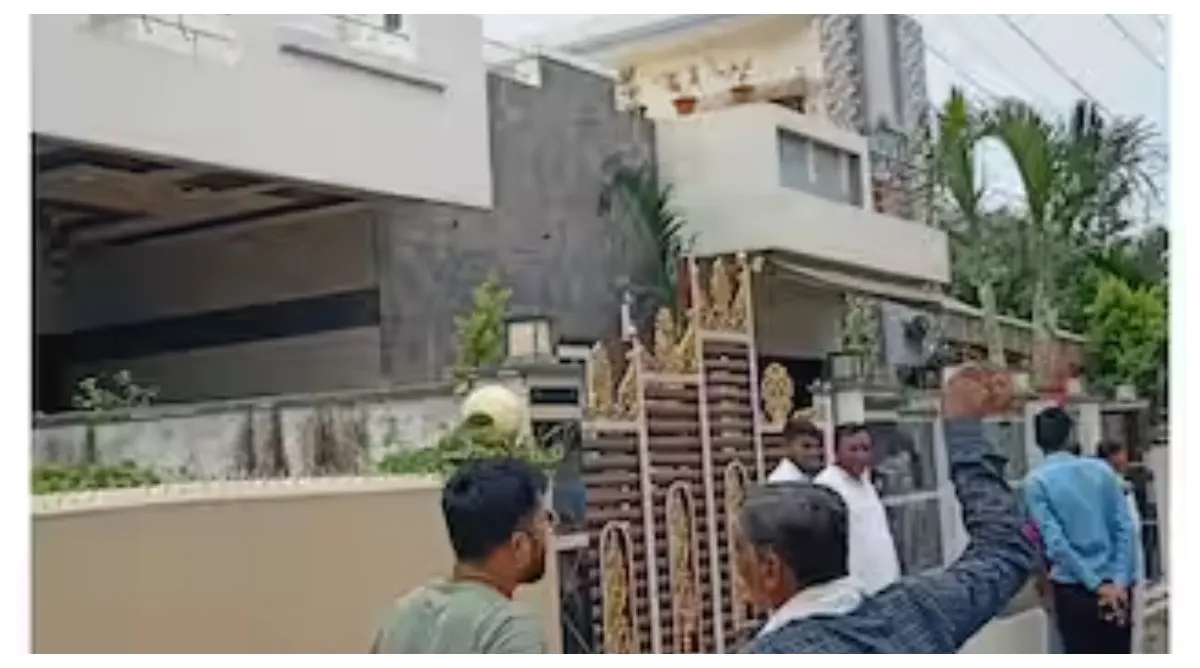 Photo of पूर्व सीएम भूपेश बघेल के बेटे के घर पर ईडी का छापा, छत्तीसगढ़ में 14 स्थानो पर चल रहा सर्च ऑपरेशन