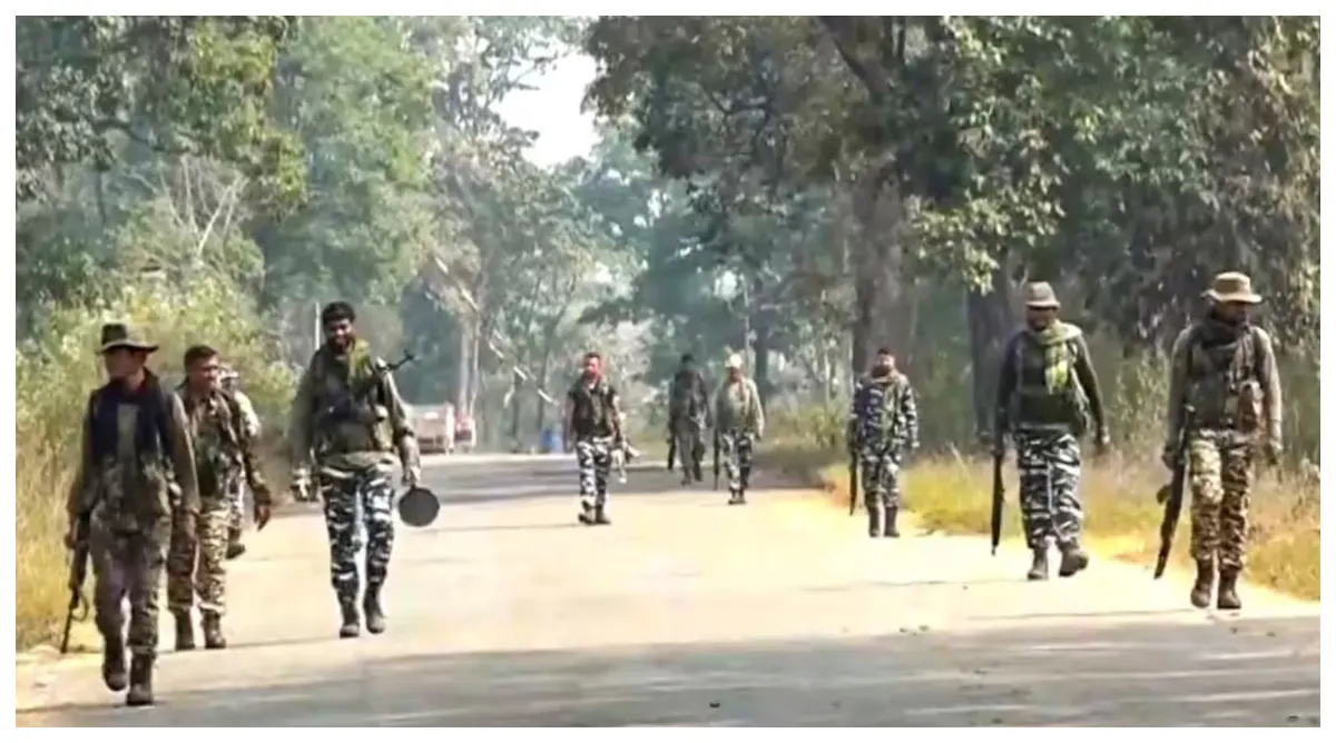 Photo of बीजापुर मुख्यालय पहुंचे नक्सलियों के शव, शहीद जवान  को पुलिस लाइन में दी गई अंतिम विदाई