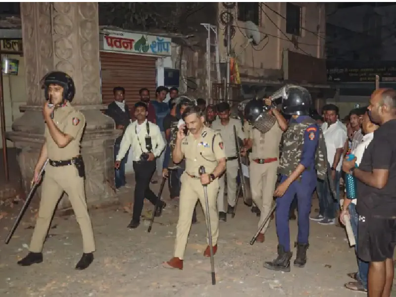 Photo of नागपुर हिंसा मामले में पुलिस ने कुछ इलाकों से कर्फ्यू हटाने का लिया फैसला, जांच जारी