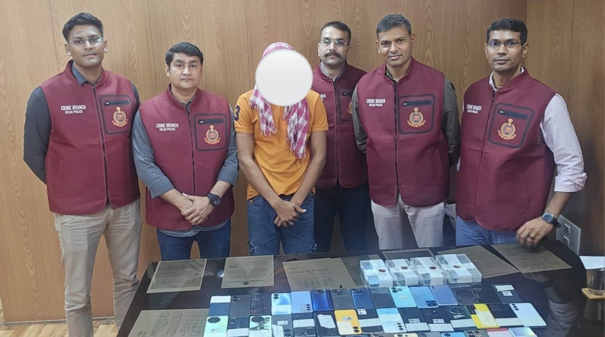 Photo of दिल्ली पुलिस ने अंतरराष्ट्रीय मोबाइल चोरी गिरोह का किया भंडाफोड़, बांग्लादेश में सप्लाई किए जाते थे चोरी के फोन