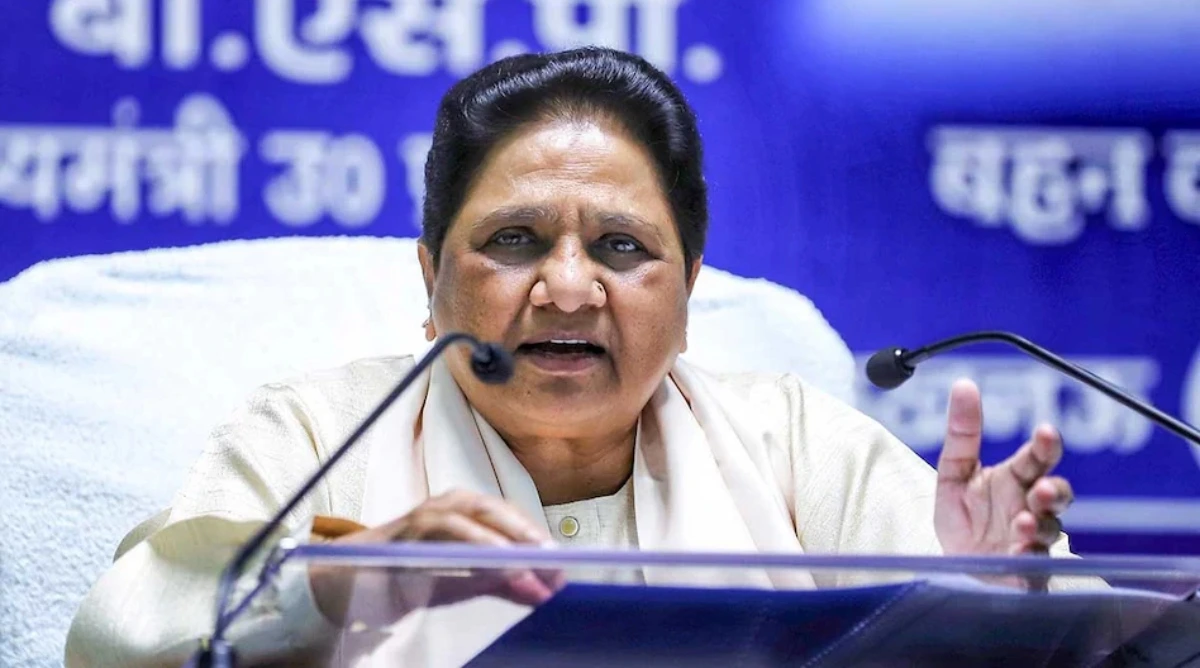 Photo of मायावती ने बुलाई बसपा की अहम बैठक, नहीं पहुंचे भतीजे आकाश आनंद