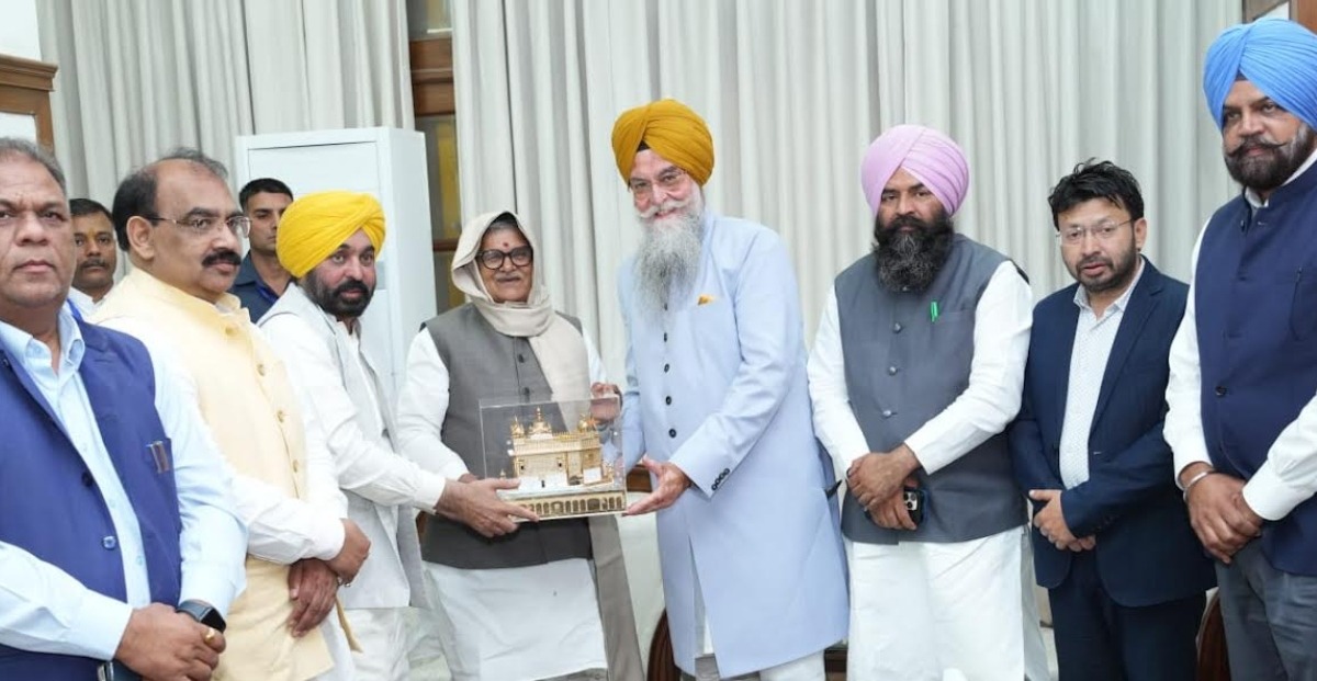 Photo of पंजाब CM और विधानसभा स्पीकर ने राज्यपाल गुलाब चंद कटारिया का विधानसभा में किया स्वागत