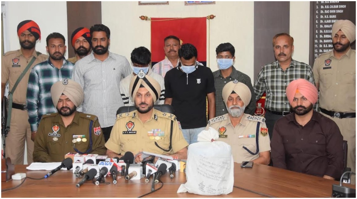 Photo of पंजाब पुलिस ने सीमा पार से संचालित ड्रग कार्टेल का किया भंडाफोड़, महिला समेत चार गिरफ्तार