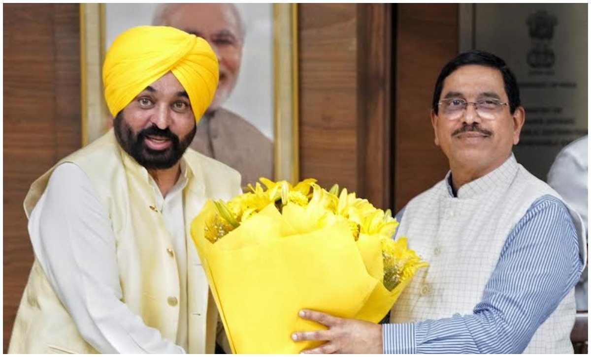 Photo of CM भगवंत सिंह मान ने राज्य से अनाज की ढुलाई तेज करने के लिए केंद्रीय मंत्री प्रह्लाद जोशी से हस्तक्षेप की मांग की