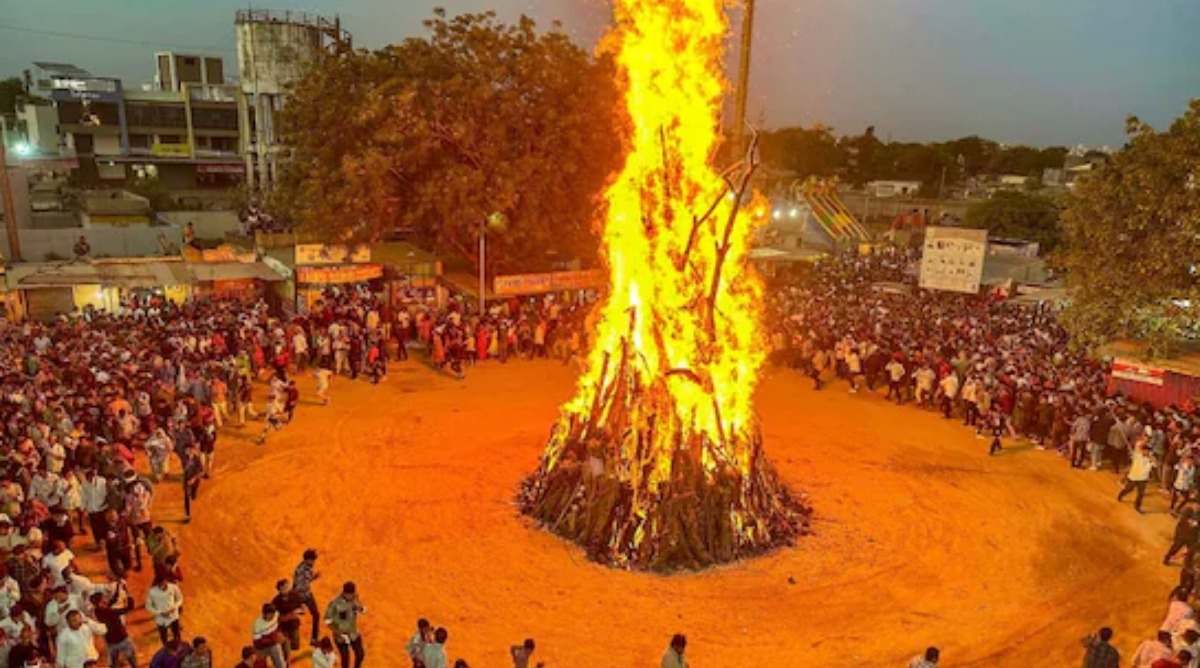 Photo of आज होगा होलिका दहन, जानें शुभ मुहूर्त, पूजा विधि और पौराणिक महत्व