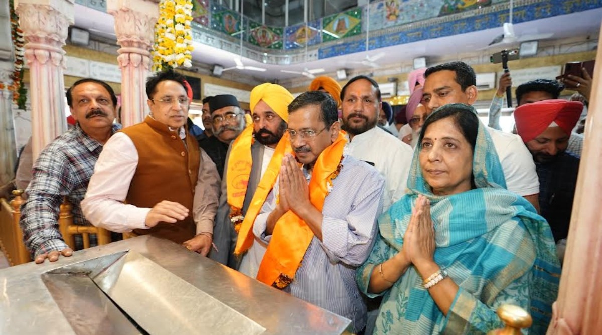 Photo of अरविंद केजरीवाल और सीएम मान ने श्री हरमंदिर साहिब, भगवान वाल्मीकि तीर्थ स्थल और श्री दुर्गियाना मंदिर में माथा टेका