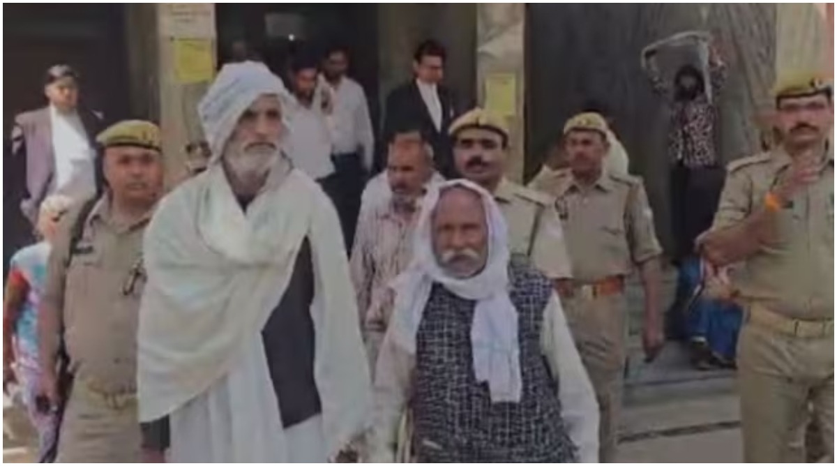 Photo of दिहुली सामूहिक नरसंहार केस में कोर्ट ने तीन दोषियों को सुनाई फांसी की सजा, लगाया 50-50 हजार का जुर्माना
