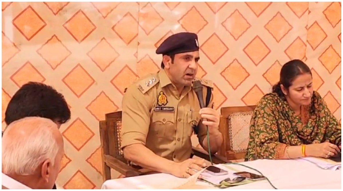 Photo of जुम्मा साल में 52 बार आता है और होली साल में 1 बार, जिसे रंग से दिक्कत है वो घर से न निकले: संभल CO