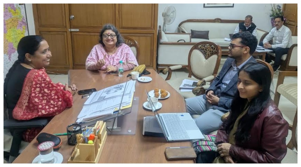 Photo of डॉ. बलजीत कौर द्वारा विभाग की योजनाओं की समीक्षा