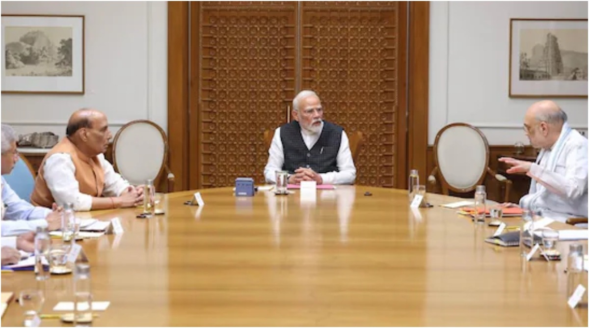 Photo of कुछ तो बड़ा होने वाला है? पीएम मोदी के आवास पर उच्चस्तरीय बैठक… राजनाथ सिंह, अजीत डोभाल समेत तीनों सेनाओं के प्रमुख मौजूद