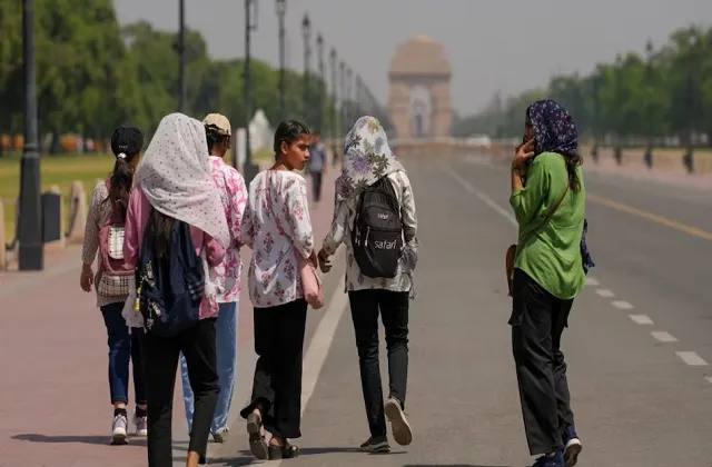 Photo of दिल्ली में बढ़ी गर्मी, तीन साल में सबसे ज्यादा न्यूनतम तापमान दर्ज, IMD ने दी चेतावनी