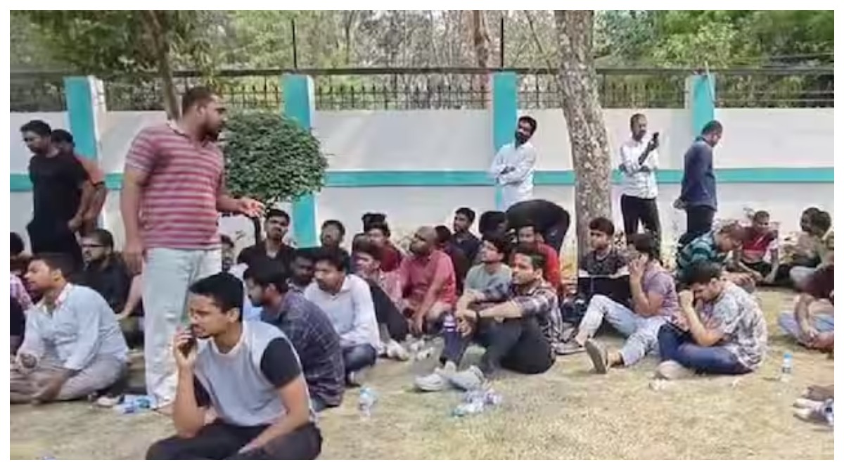 Photo of IGIMS में मेडिकल छात्र की मौत के बाद हंगामा, अस्पताल प्रशासन पर बेड नहीं देने का आरोप, धरने पर बैठे स्टूडेंट